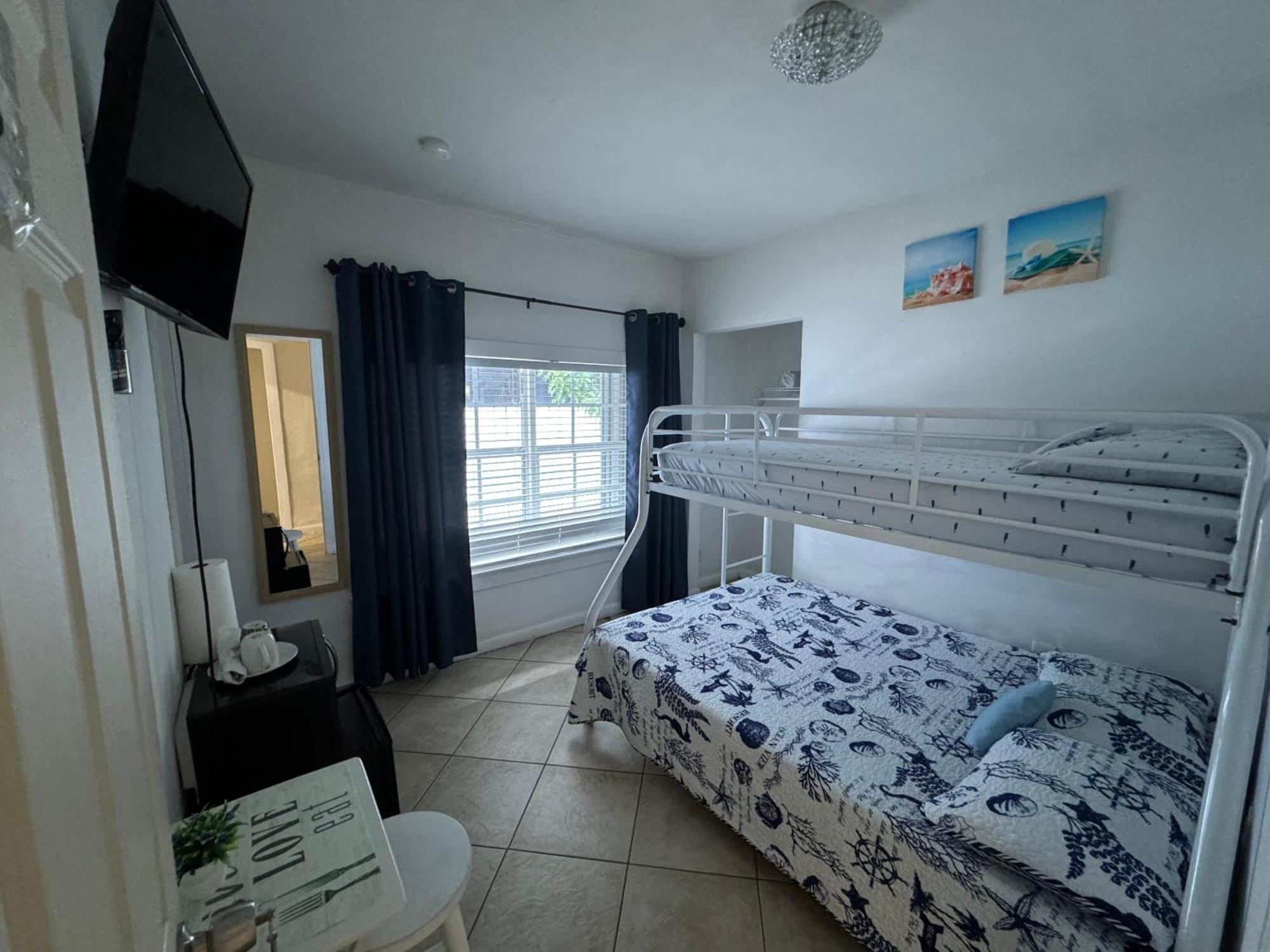 B5 Best Value On Private Bedroom With Private Bathroom In Little Havana, Майами Экстерьер фото